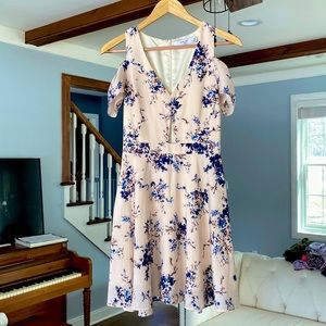 Beautiful dress with cold shoulder and cut out detail!